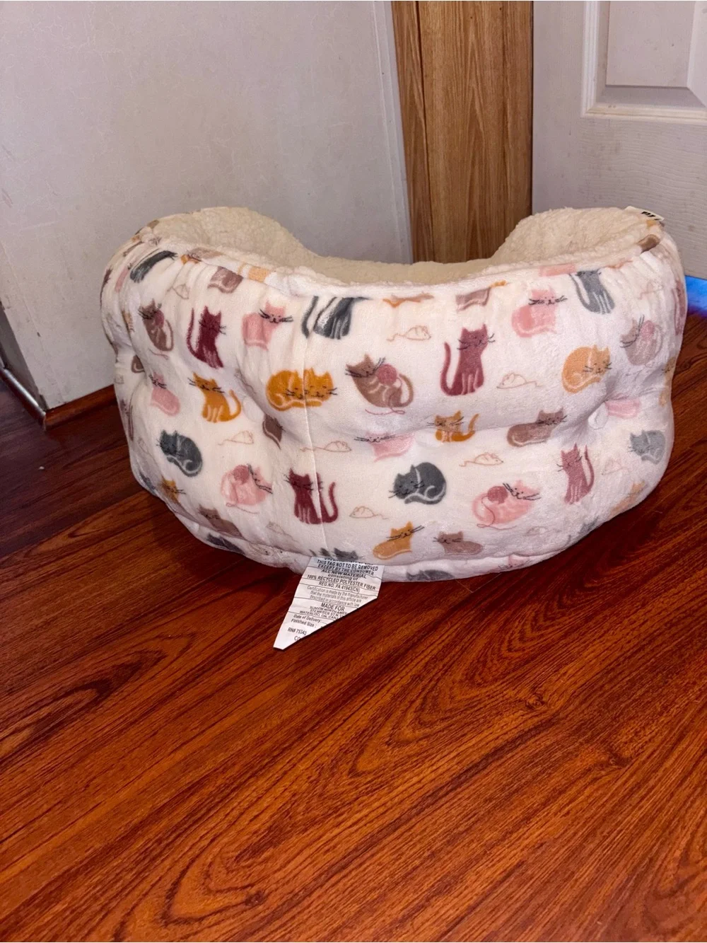 Cozy Plush Pet Bed with Cat Print - Cream Interior